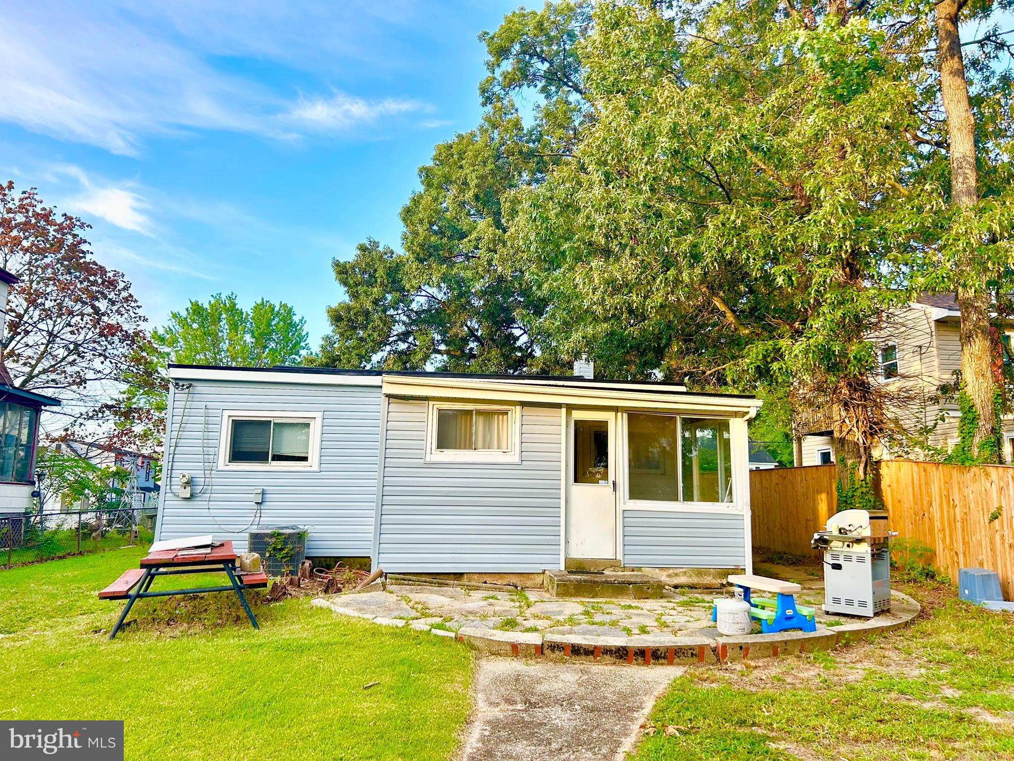 EDGEWATER - Residential