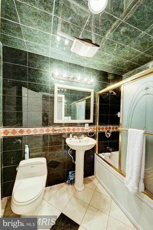 LANGLEY OAKS - Residential