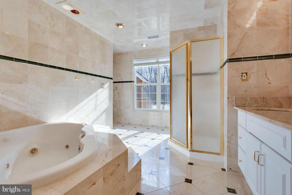 LANGLEY OAKS - Residential