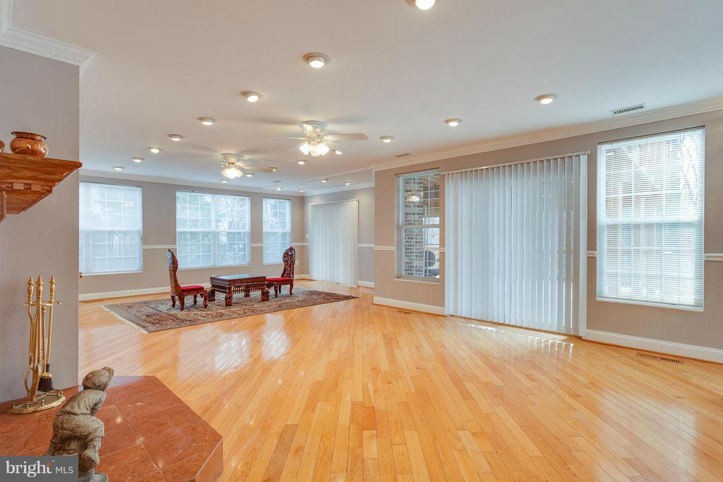 LANGLEY OAKS - Residential