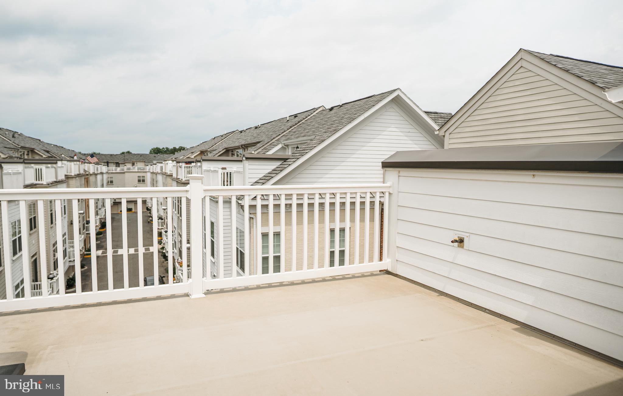 BUCKINGHAM COMMONS - Residential Lease