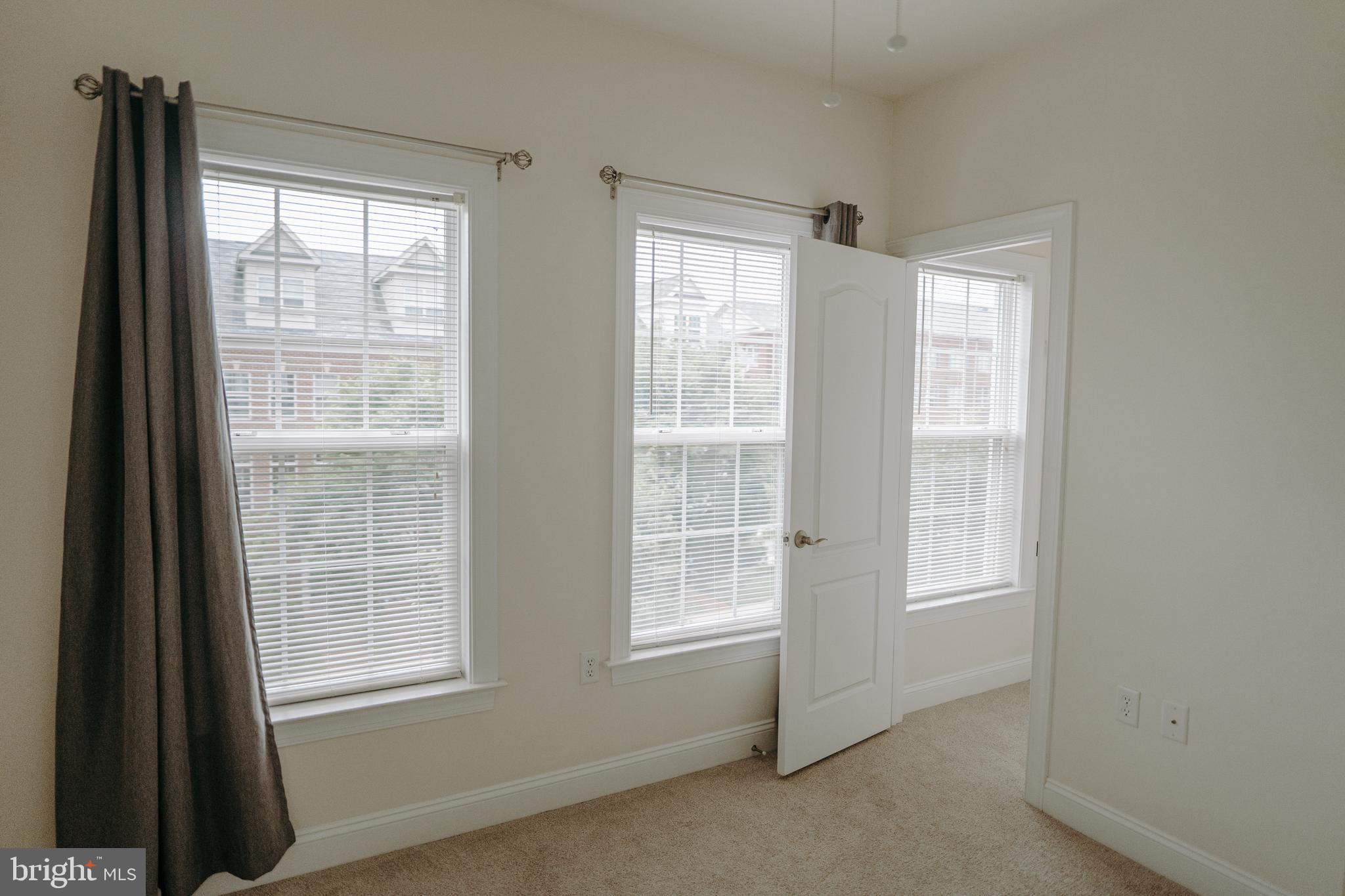 BUCKINGHAM COMMONS - Residential Lease