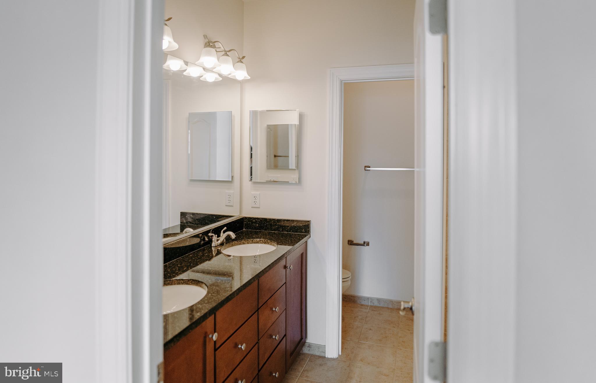 BUCKINGHAM COMMONS - Residential Lease