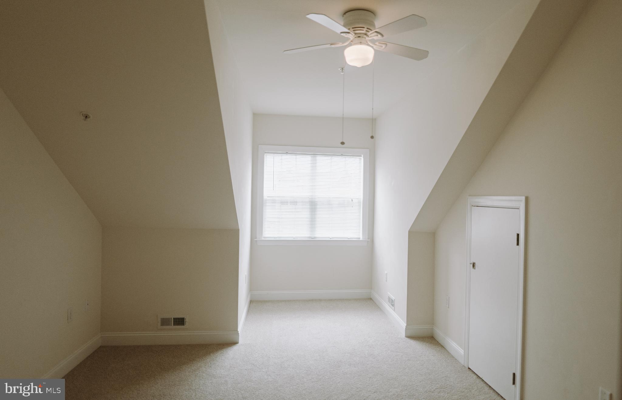 BUCKINGHAM COMMONS - Residential Lease