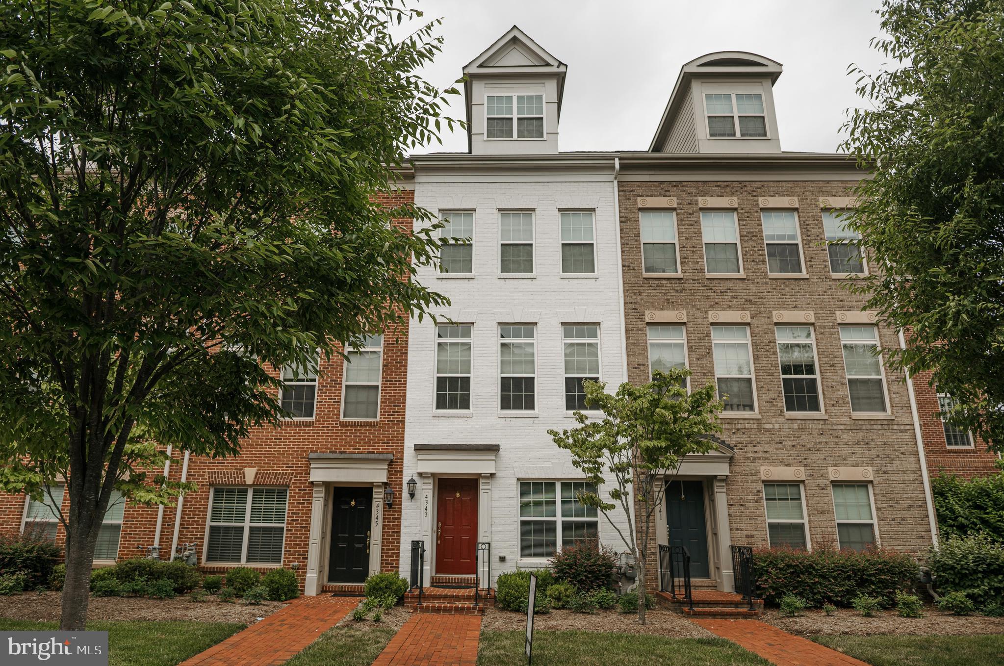 BUCKINGHAM COMMONS - Residential Lease