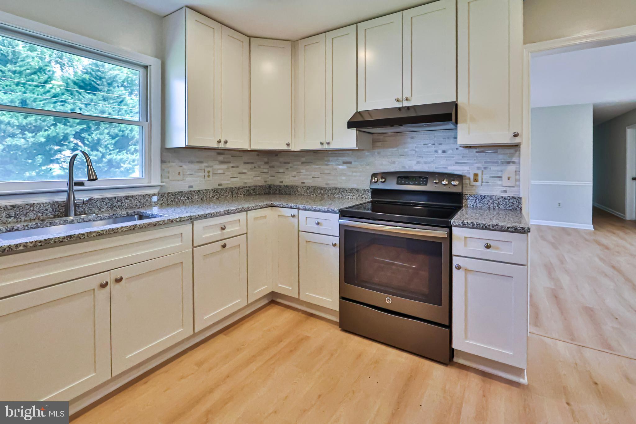 MAUGANSVILLE - Residential