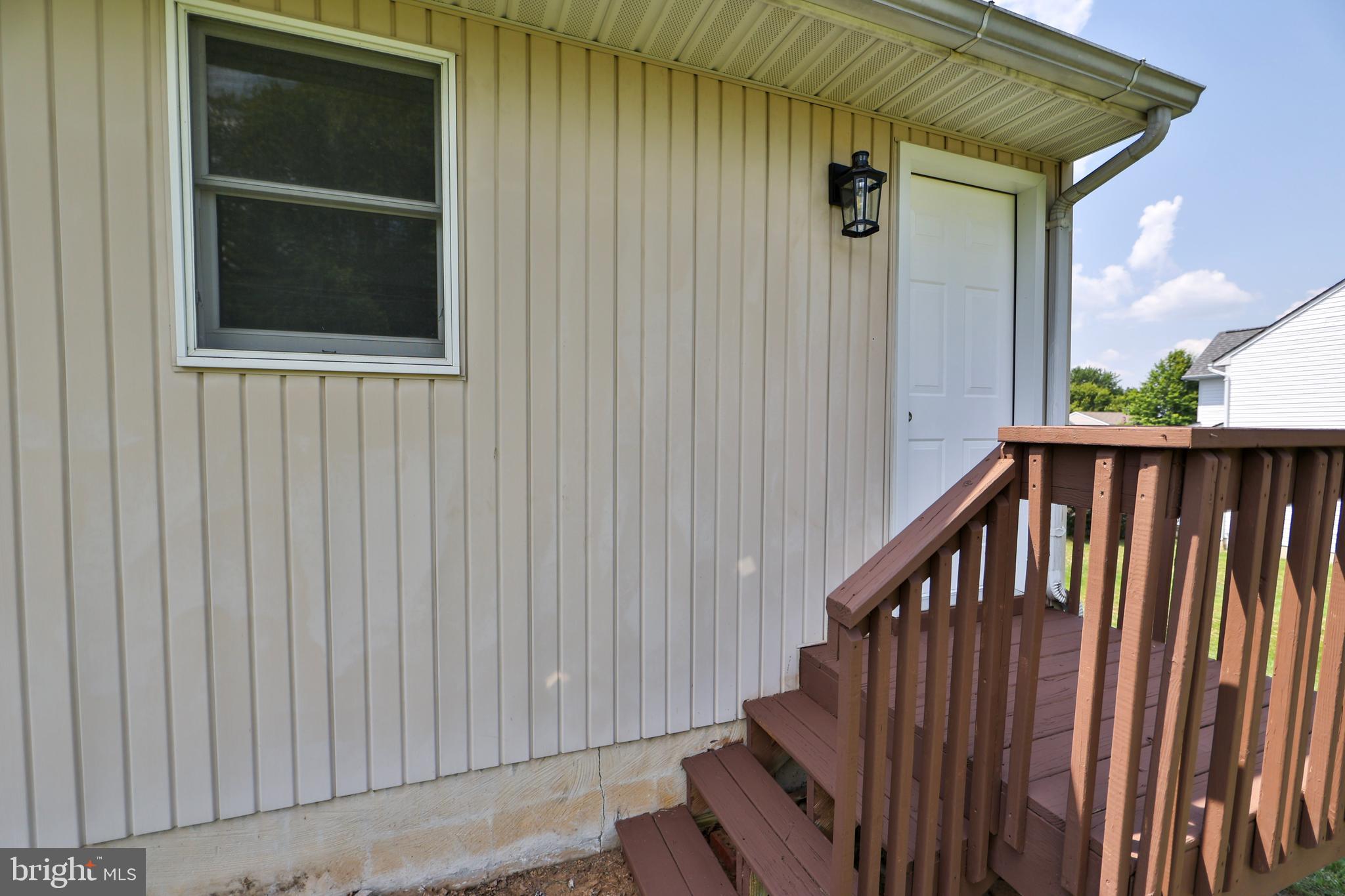 MAUGANSVILLE - Residential