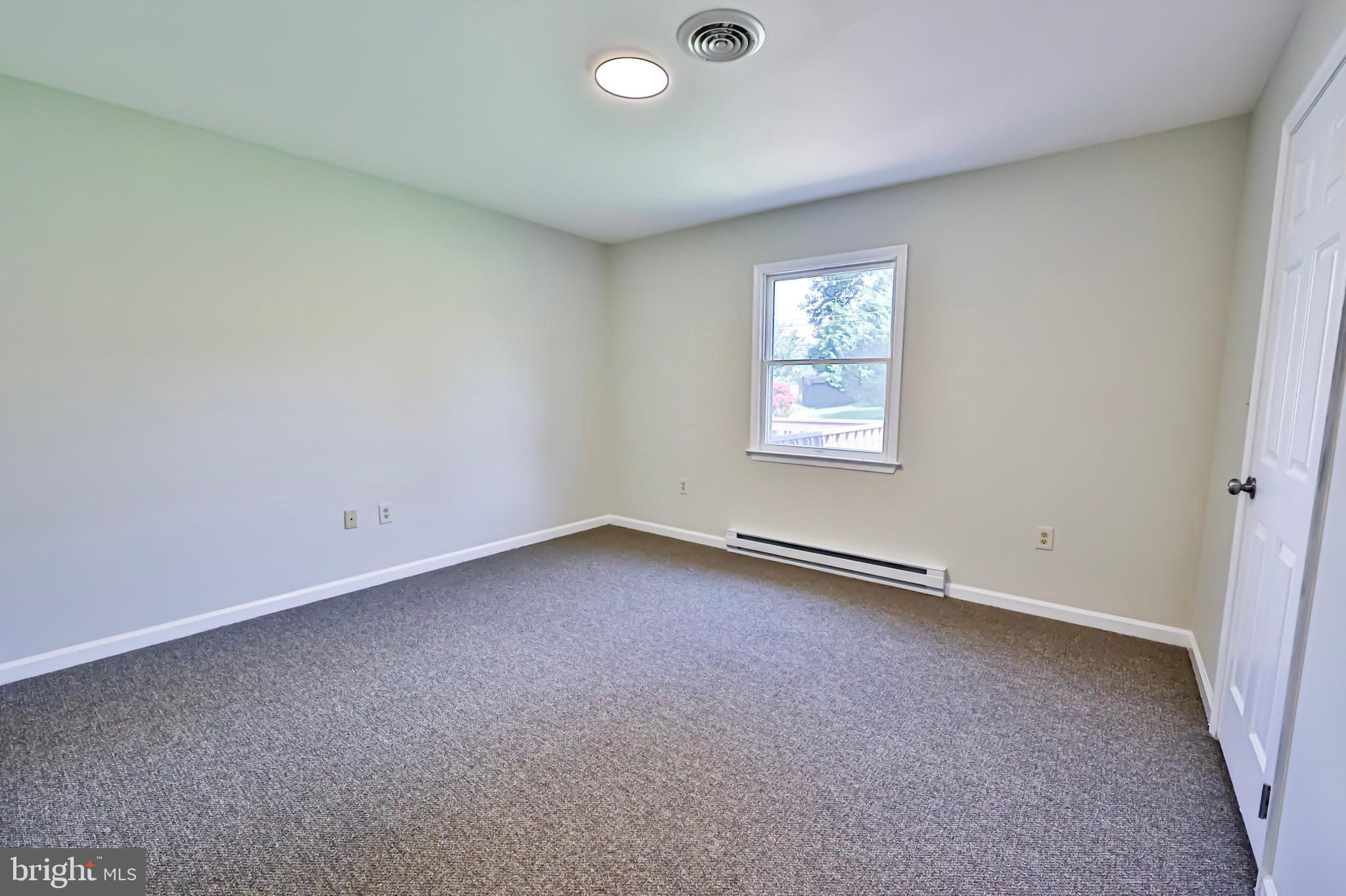 MAUGANSVILLE - Residential