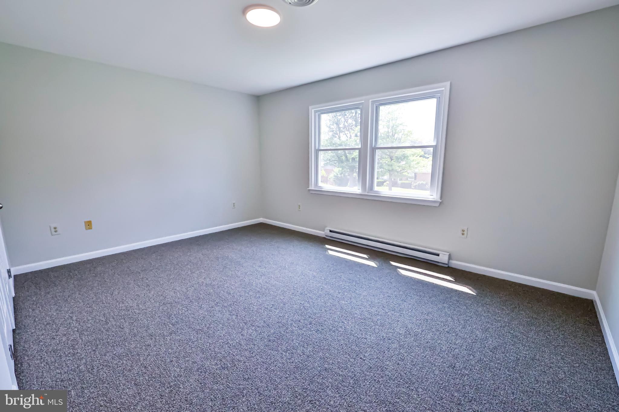 MAUGANSVILLE - Residential