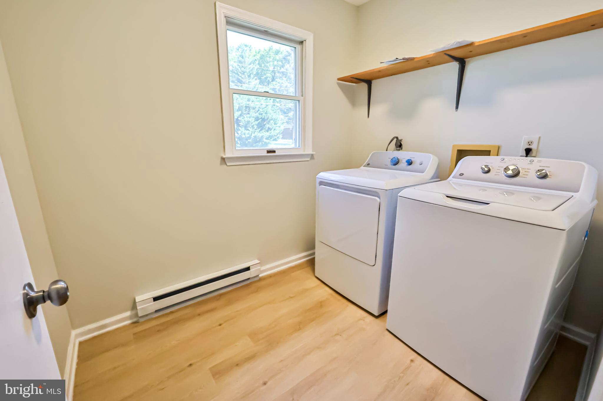 MAUGANSVILLE - Residential