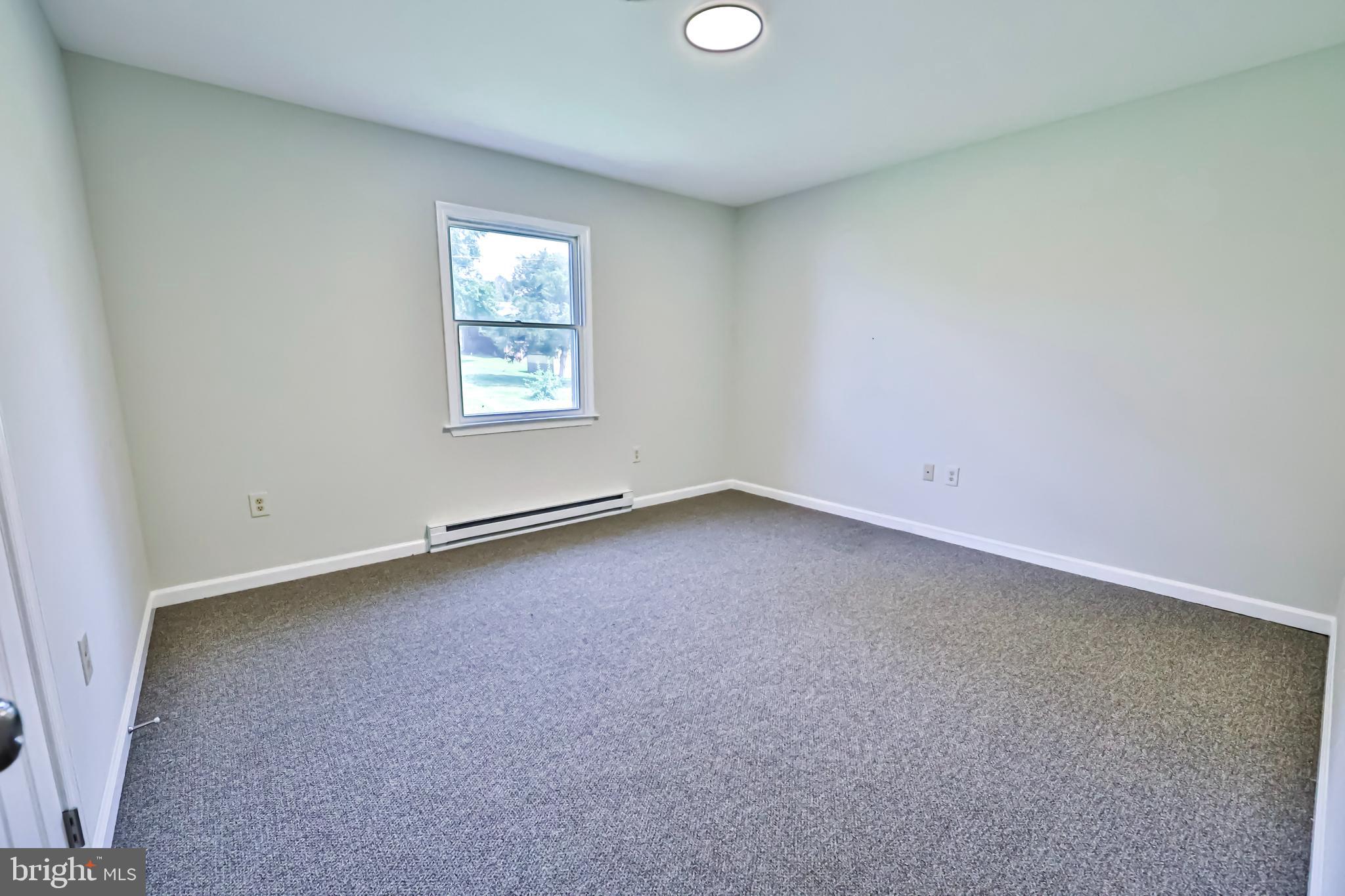 MAUGANSVILLE - Residential