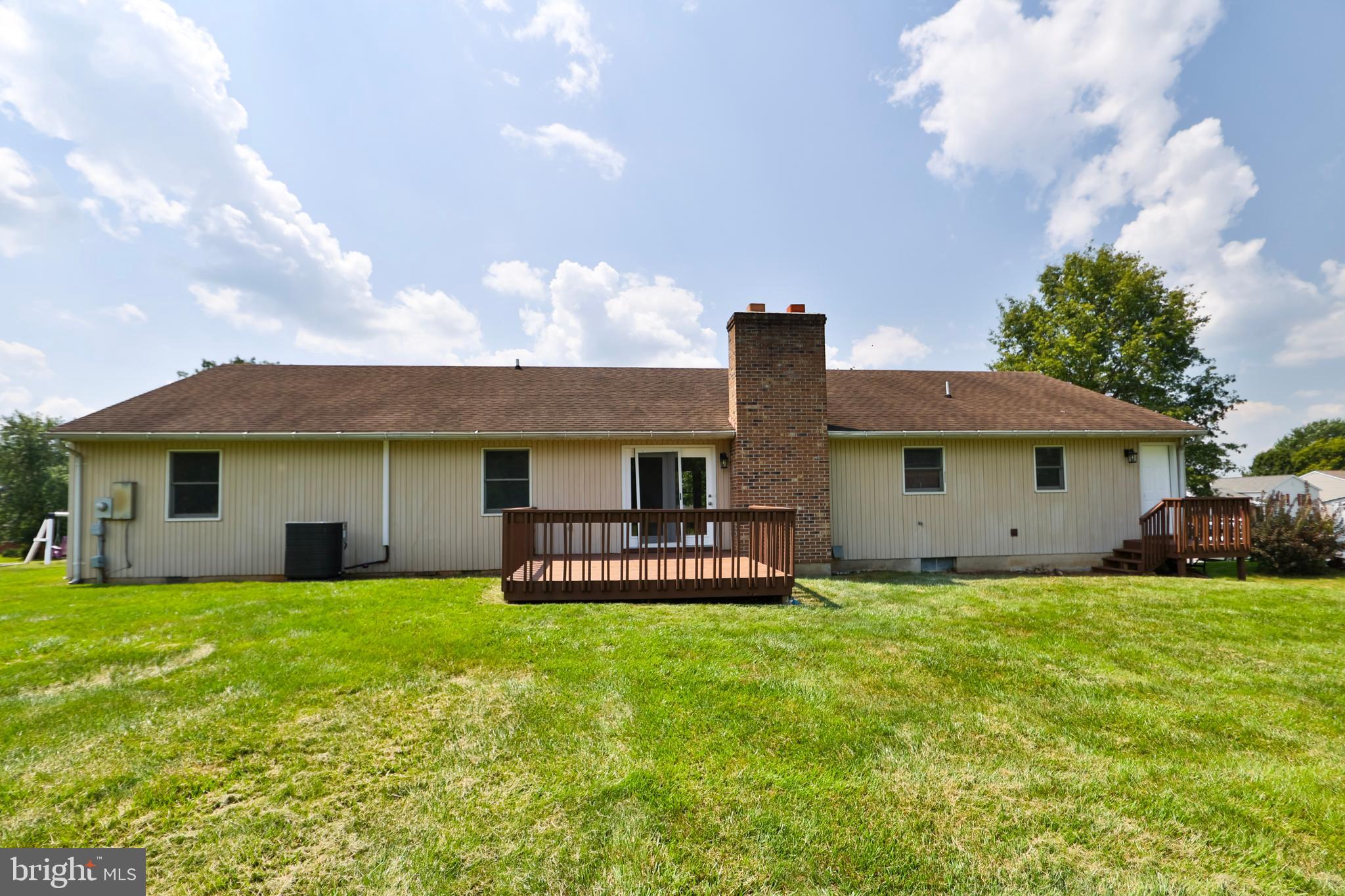 MAUGANSVILLE - Residential