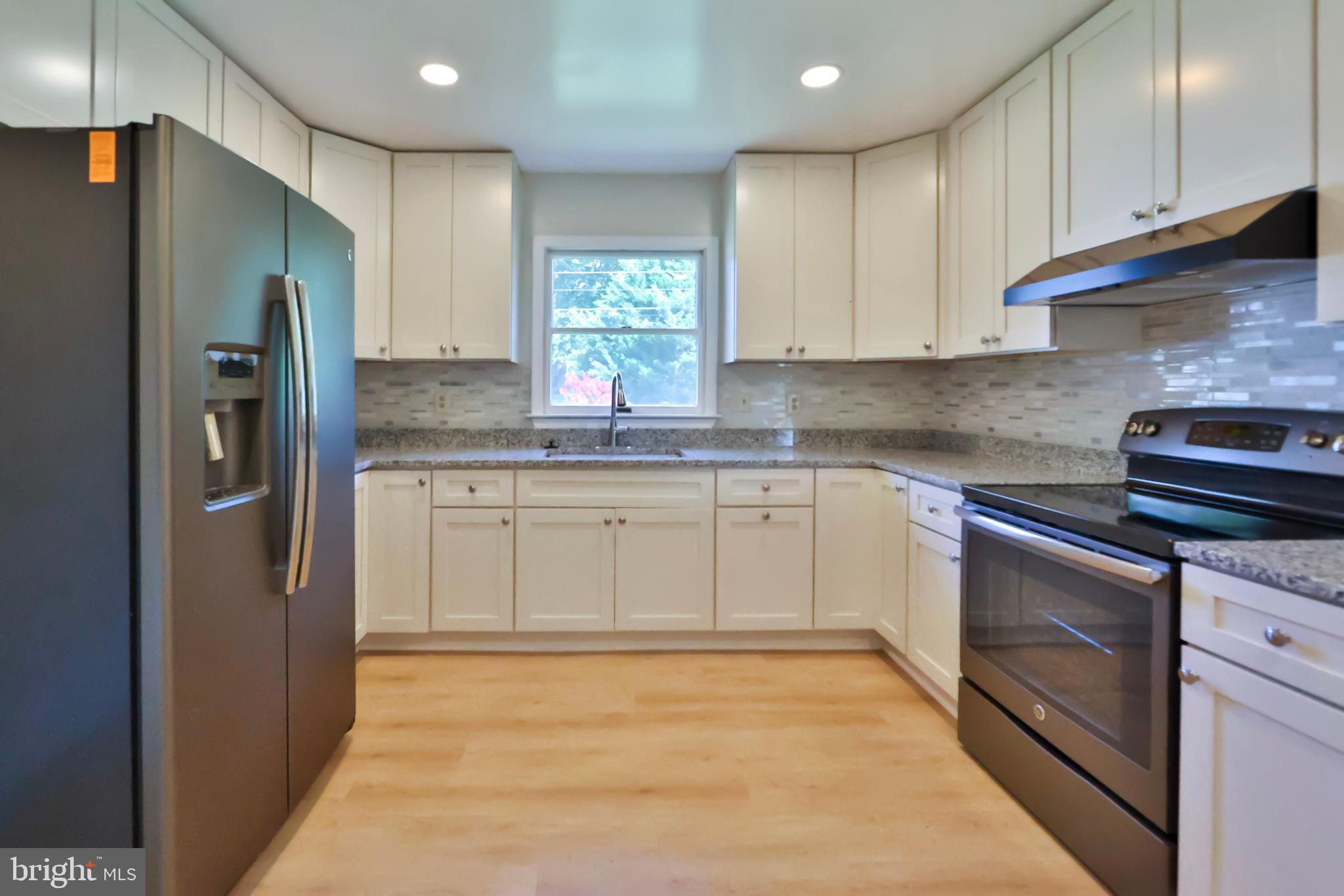 MAUGANSVILLE - Residential