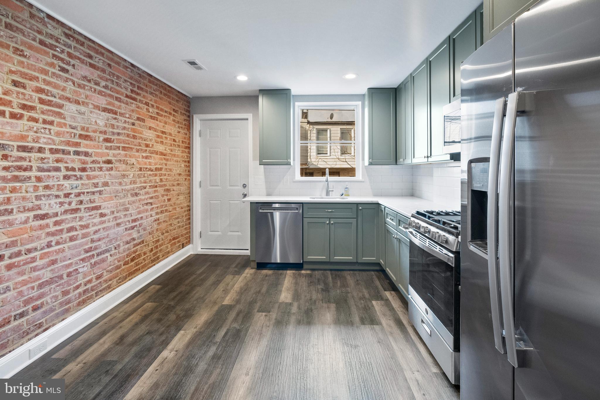 ELWOOD PARK - Residential