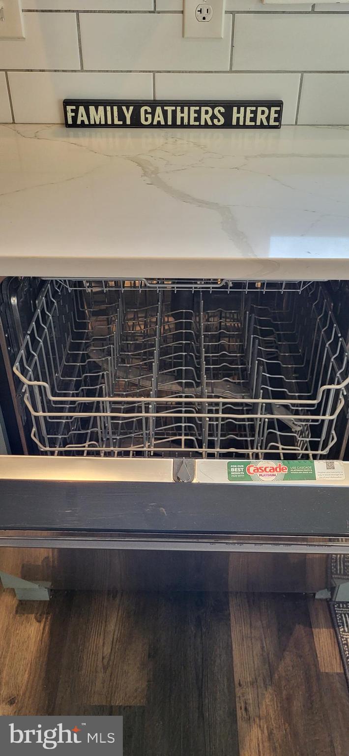 ELWOOD PARK - Residential