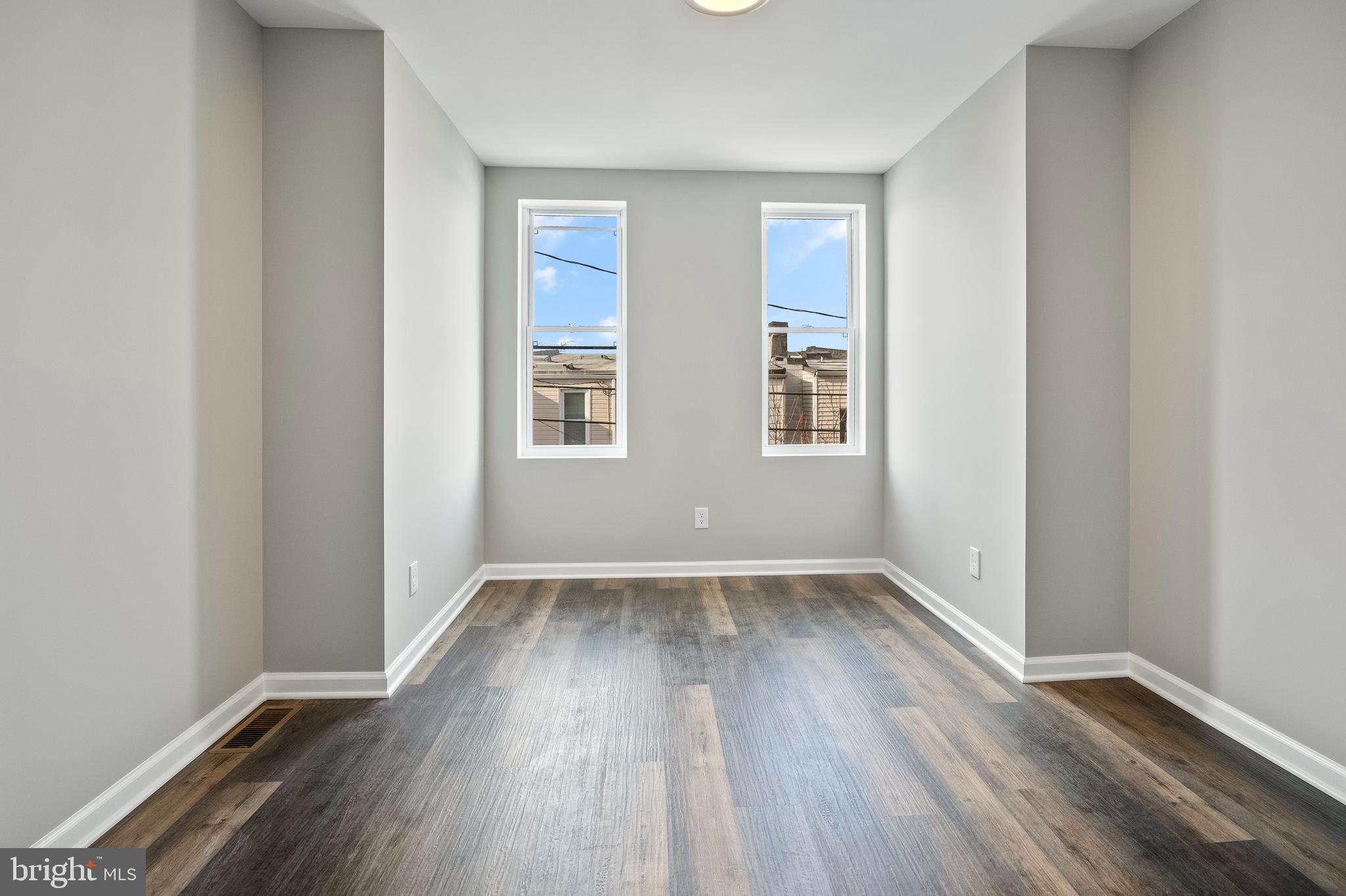 ELWOOD PARK - Residential