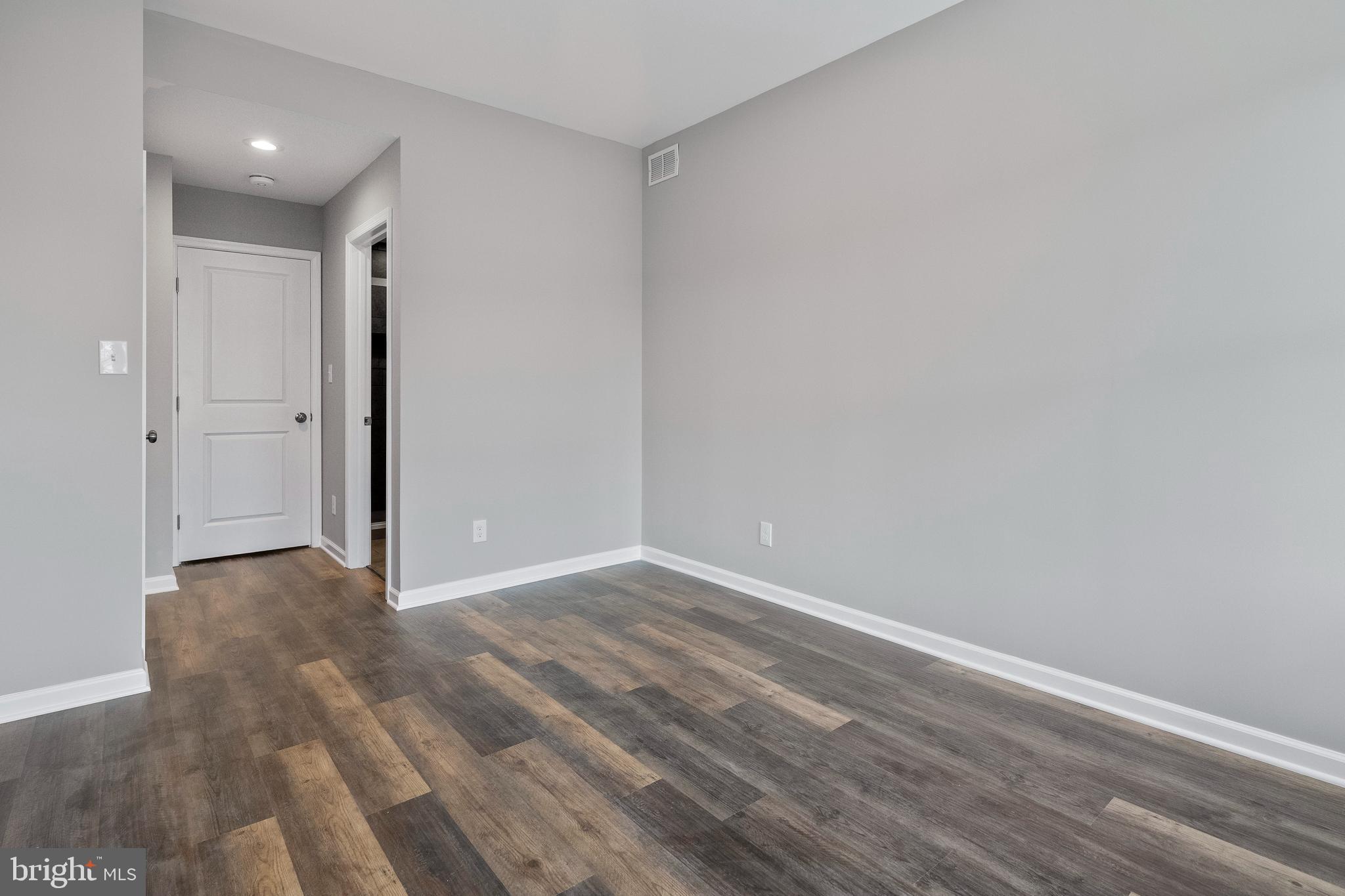 ELWOOD PARK - Residential