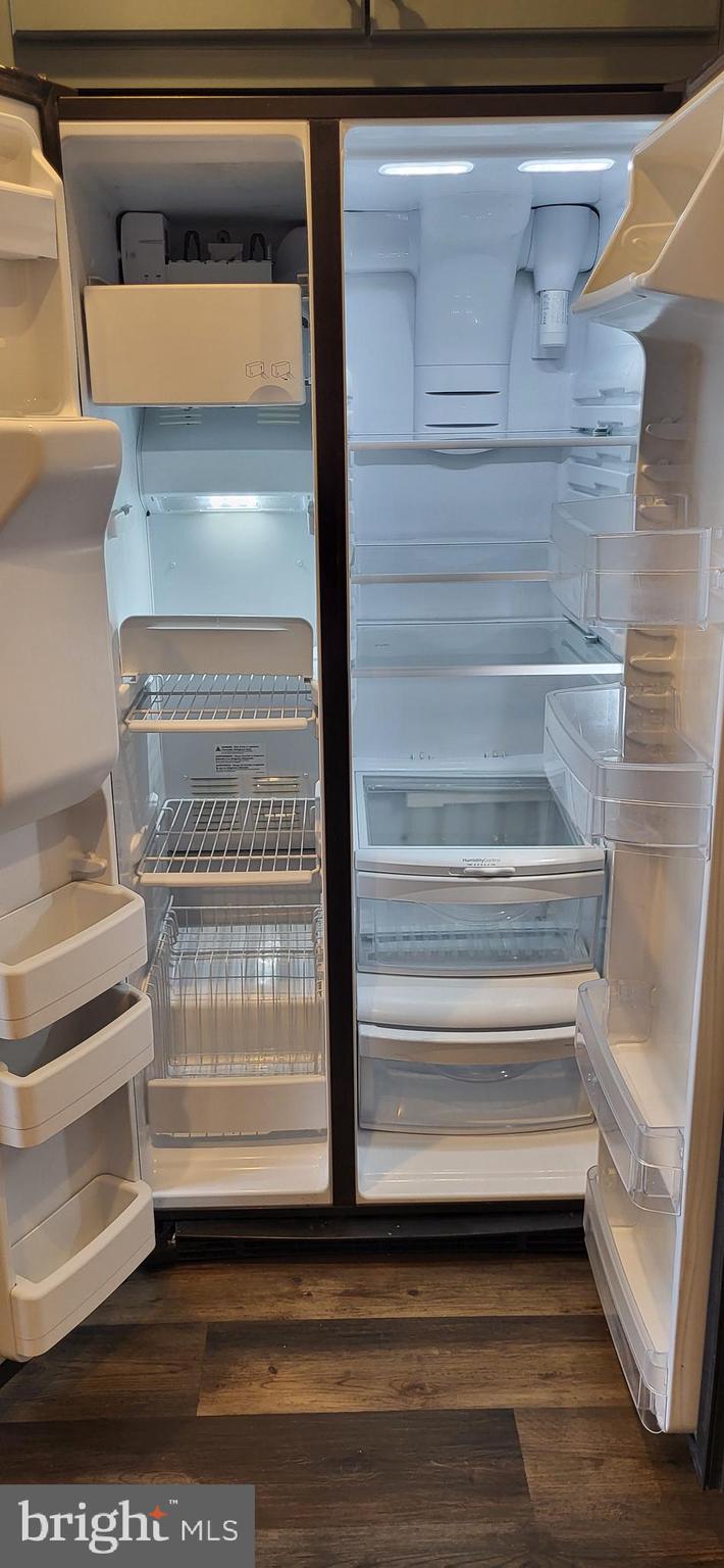 ELWOOD PARK - Residential