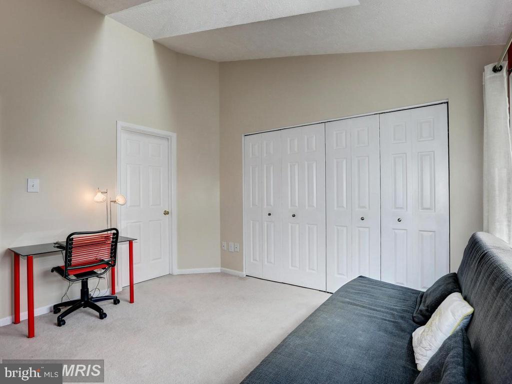 WATERS EDGE AT NORTH LAKE - Residential Lease