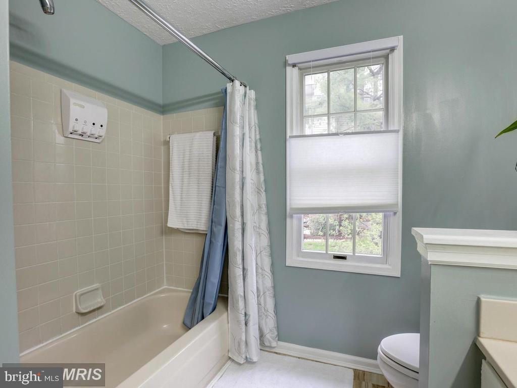 WATERS EDGE AT NORTH LAKE - Residential Lease