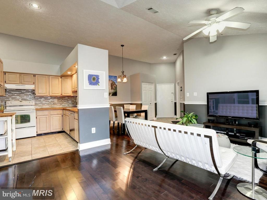 WATERS EDGE AT NORTH LAKE - Residential Lease