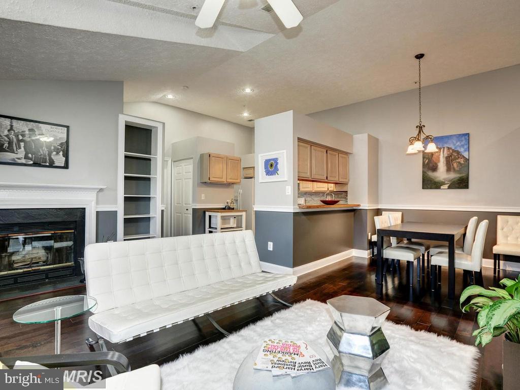 WATERS EDGE AT NORTH LAKE - Residential Lease