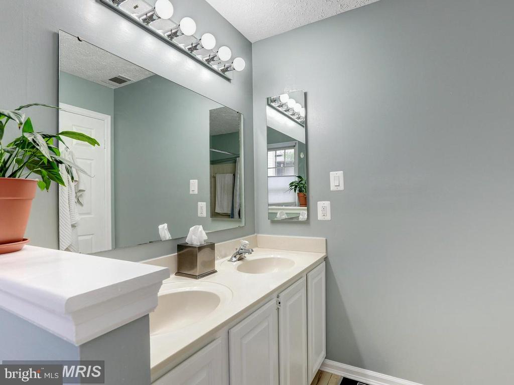 WATERS EDGE AT NORTH LAKE - Residential Lease