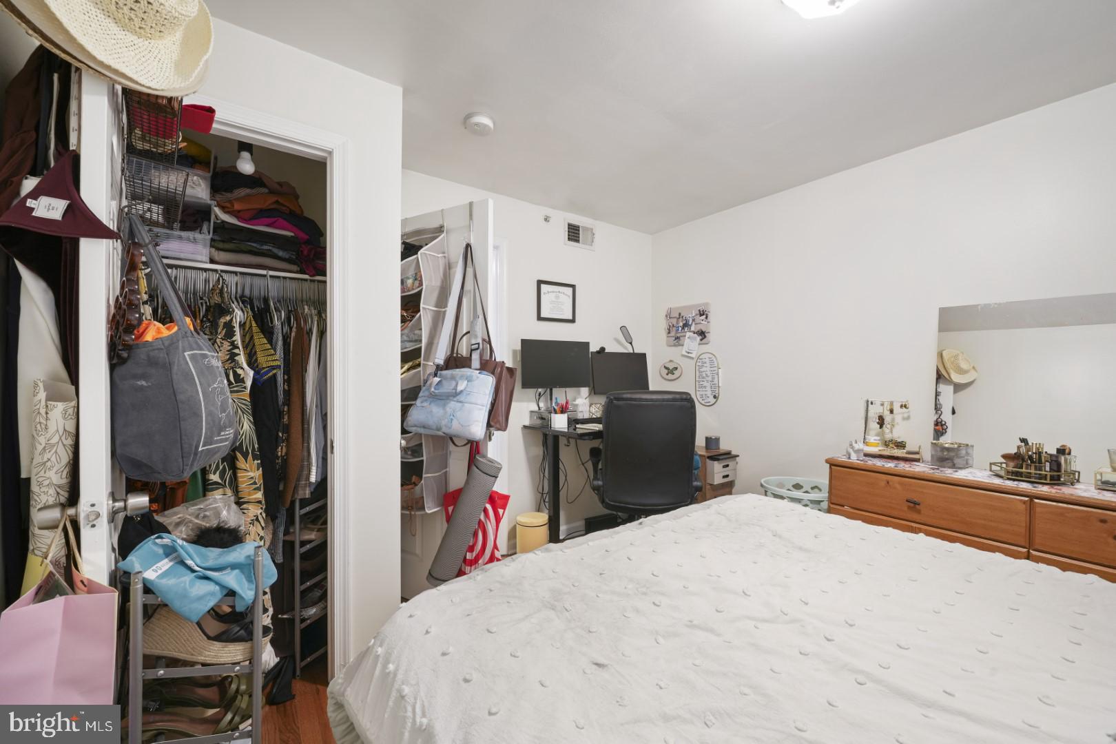 UNIVERSITY CITY - Commercial Sale