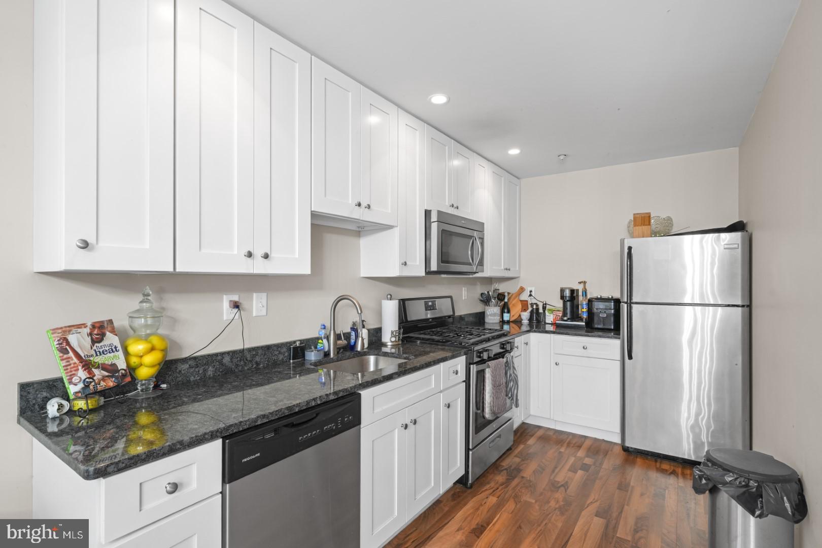 UNIVERSITY CITY - Commercial Sale