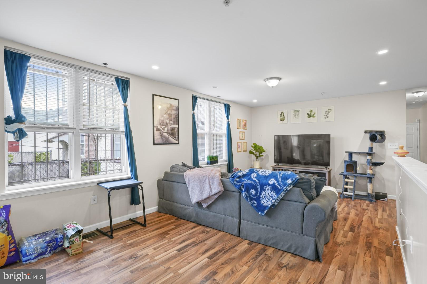 UNIVERSITY CITY - Commercial Sale