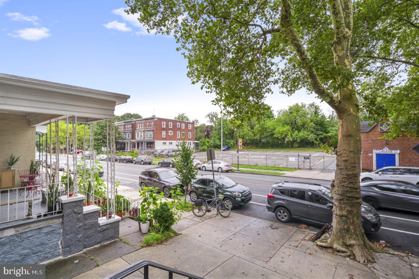 UNIVERSITY CITY - Commercial Sale