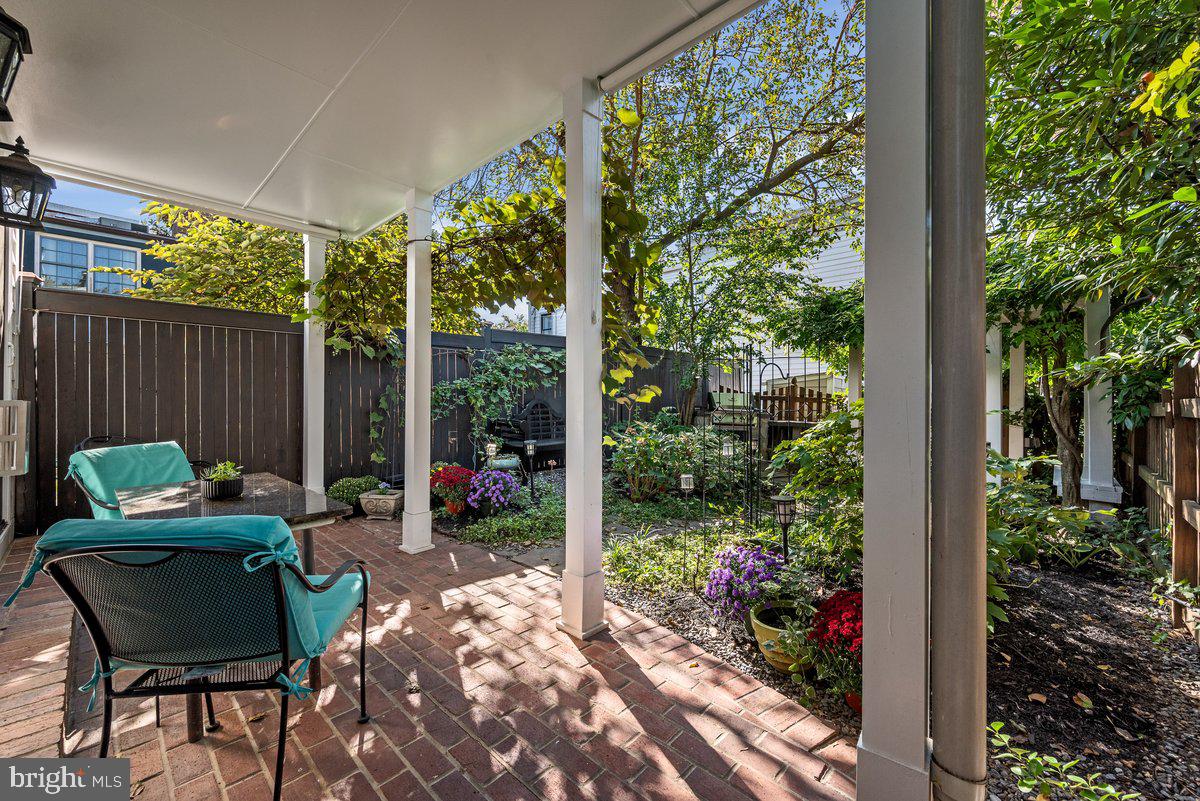 OLD TOWN ALEXANDRIA - Residential