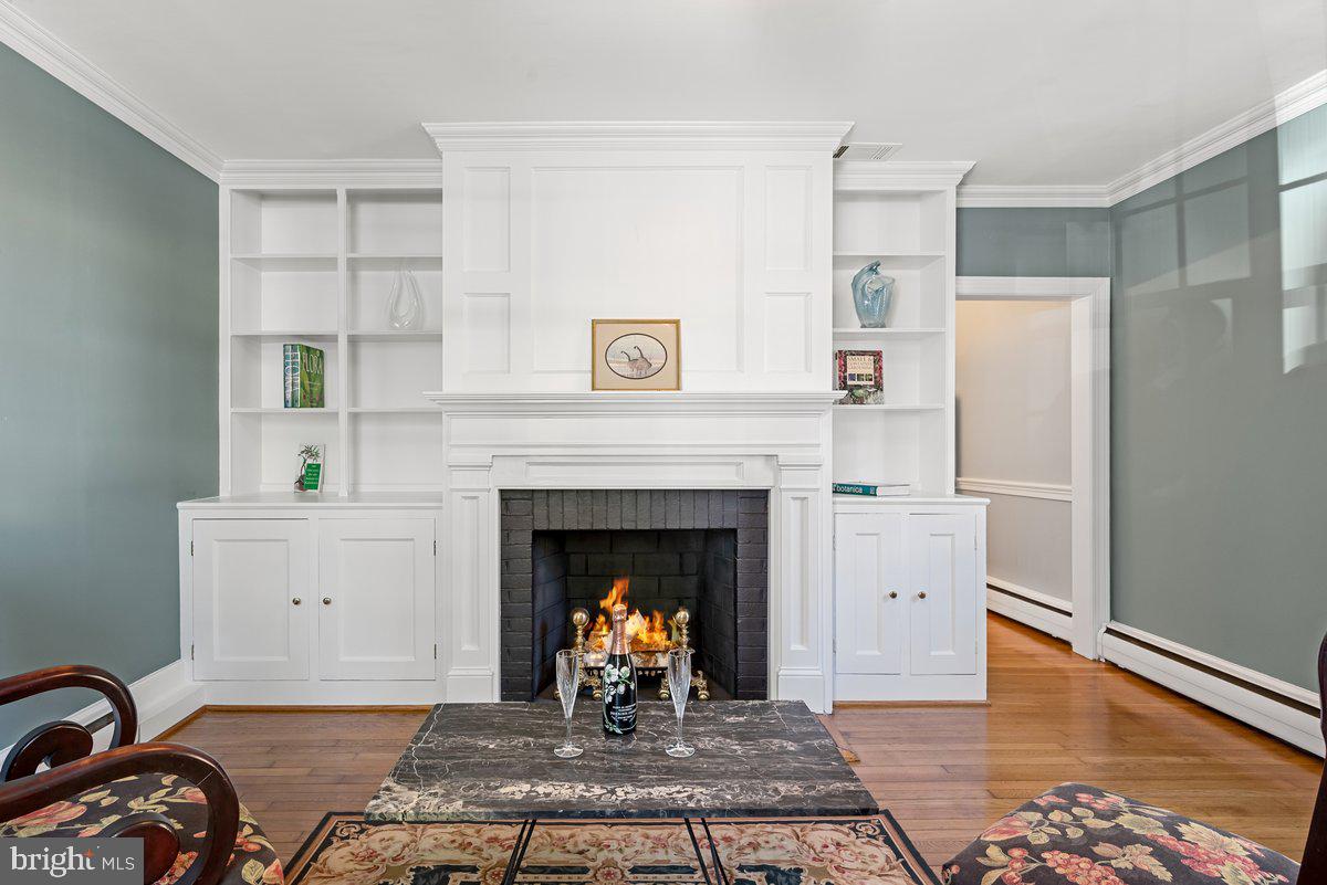 OLD TOWN ALEXANDRIA - Residential