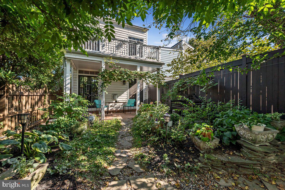 OLD TOWN ALEXANDRIA - Residential