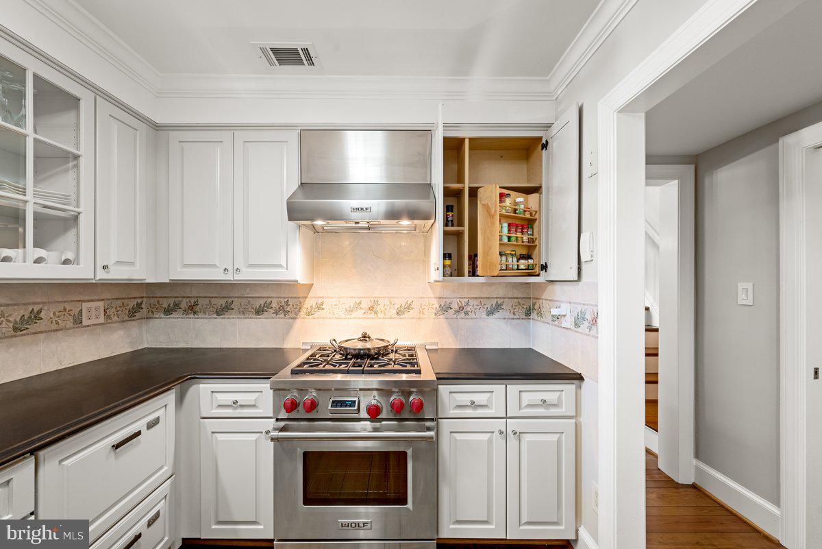 OLD TOWN ALEXANDRIA - Residential