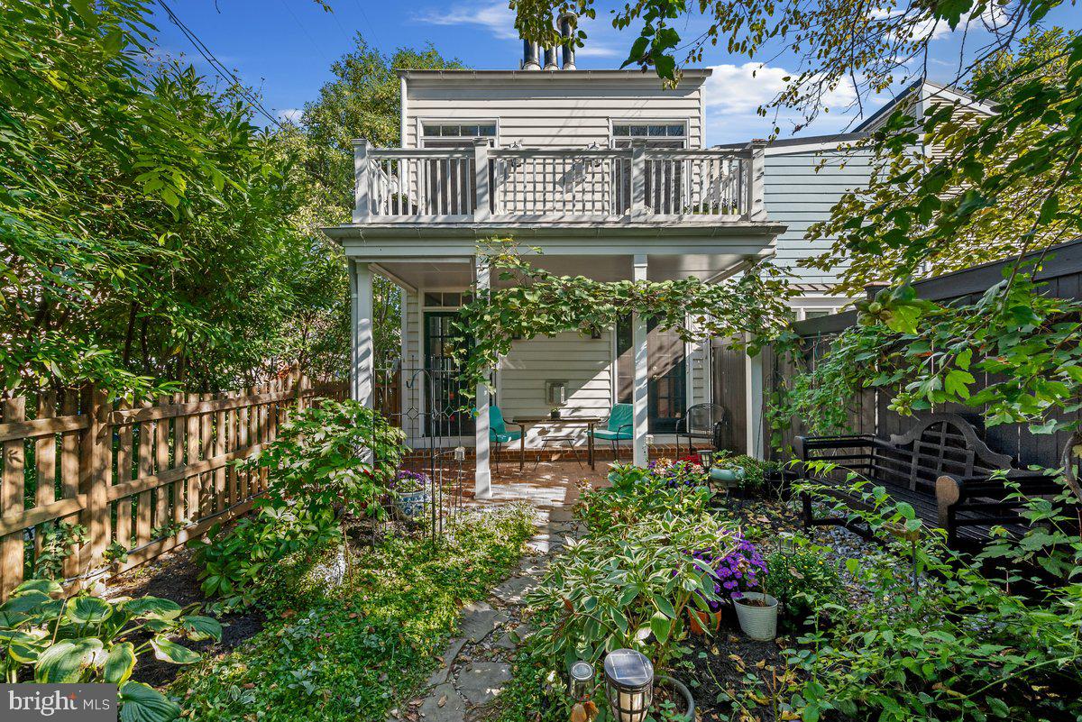 OLD TOWN ALEXANDRIA - Residential