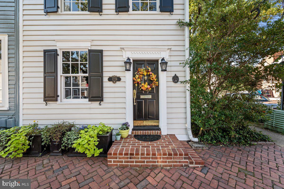 OLD TOWN ALEXANDRIA - Residential