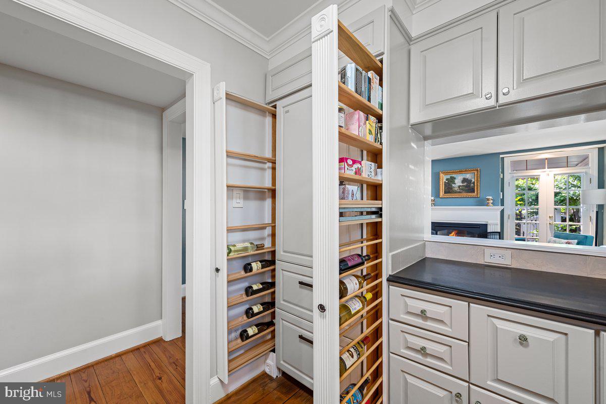 OLD TOWN ALEXANDRIA - Residential