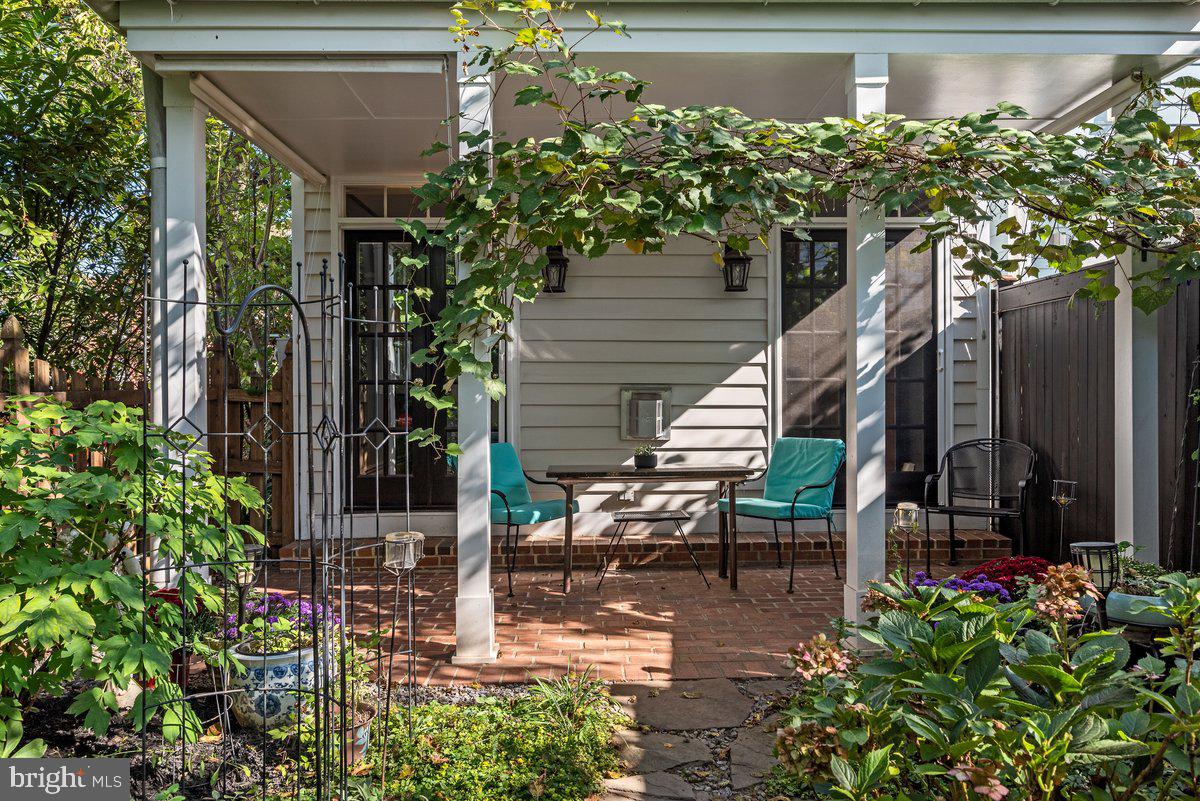 OLD TOWN ALEXANDRIA - Residential