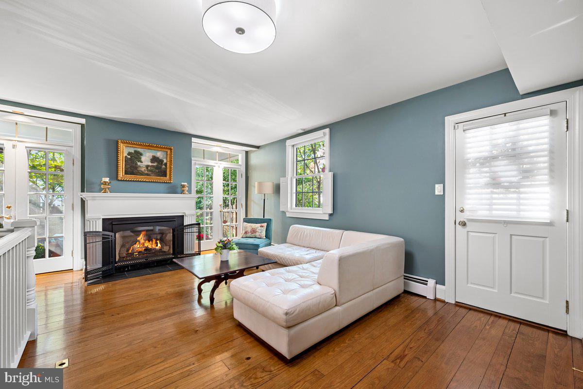 OLD TOWN ALEXANDRIA - Residential