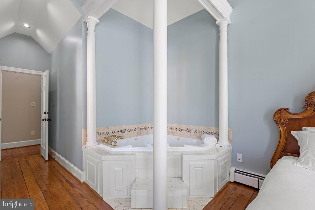 OLD TOWN ALEXANDRIA - Residential