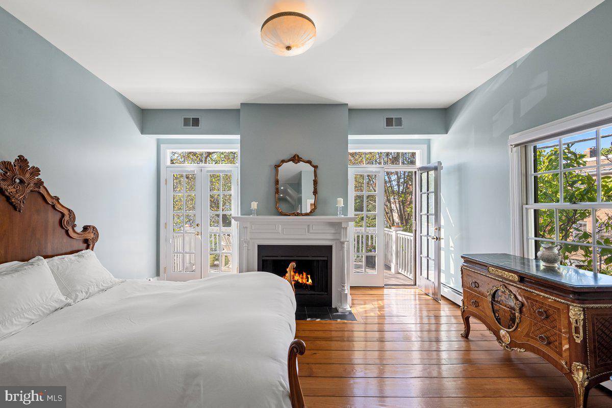 OLD TOWN ALEXANDRIA - Residential