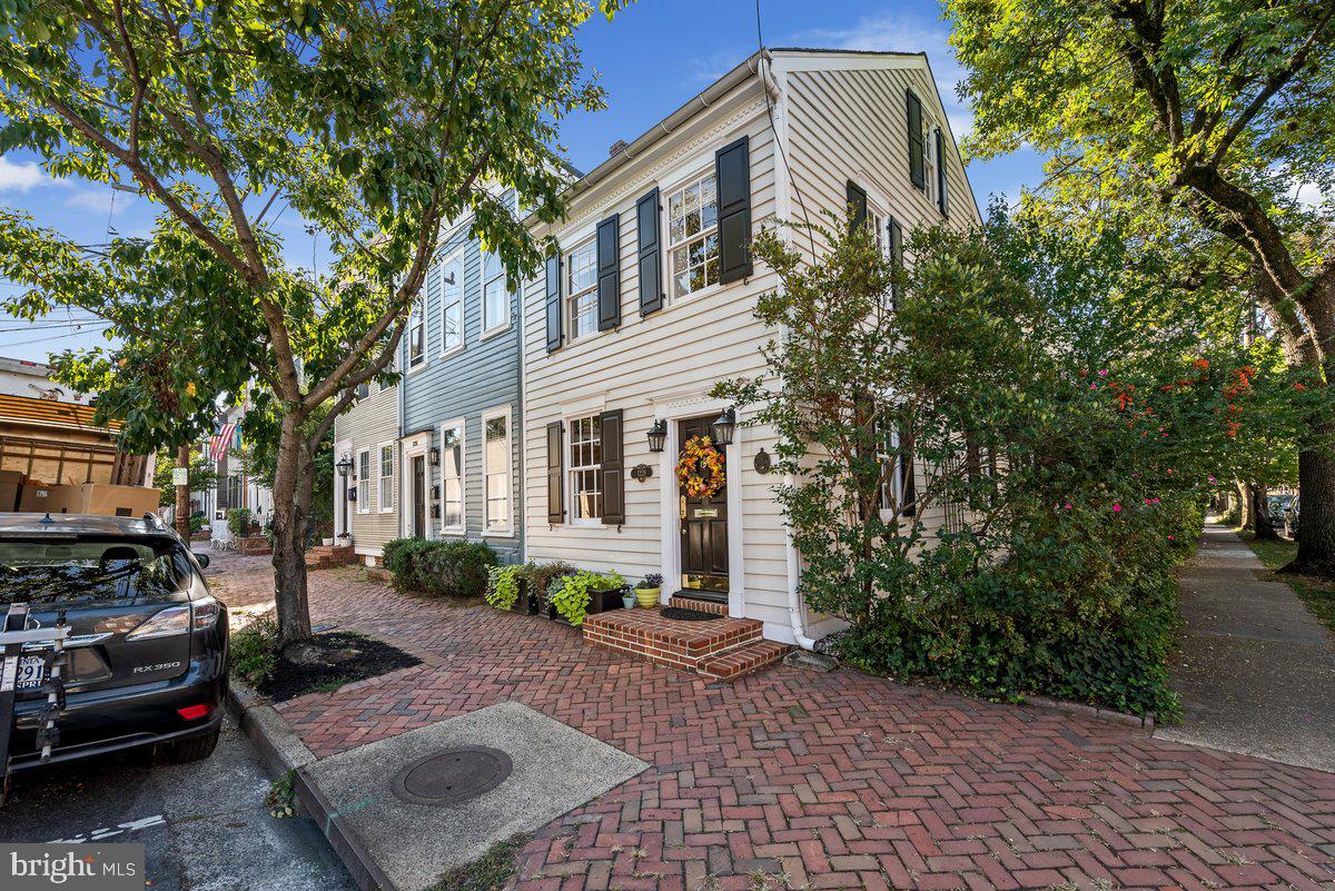 OLD TOWN ALEXANDRIA - Residential