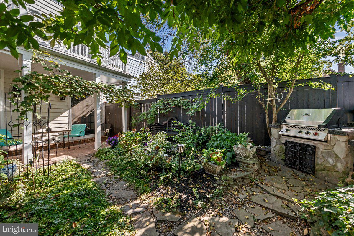 OLD TOWN ALEXANDRIA - Residential