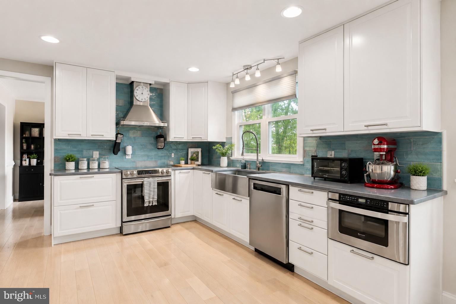 215 STERN COVE
