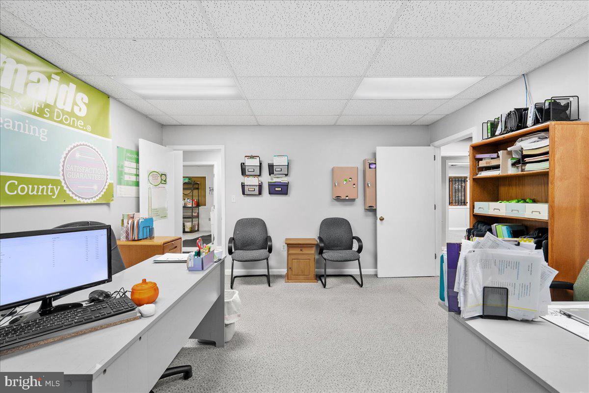 CRESTWOOD PROF CENTER - Commercial Lease