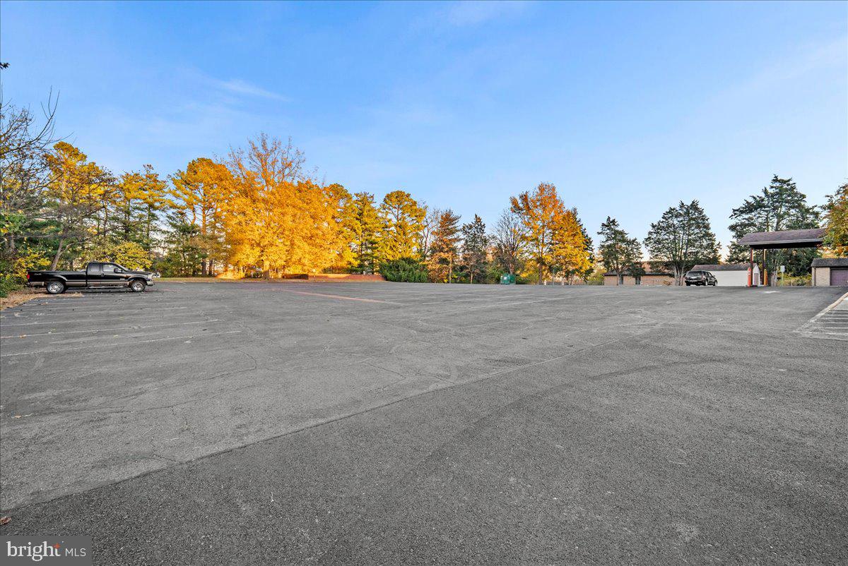 CRESTWOOD PROF CENTER - Commercial Lease