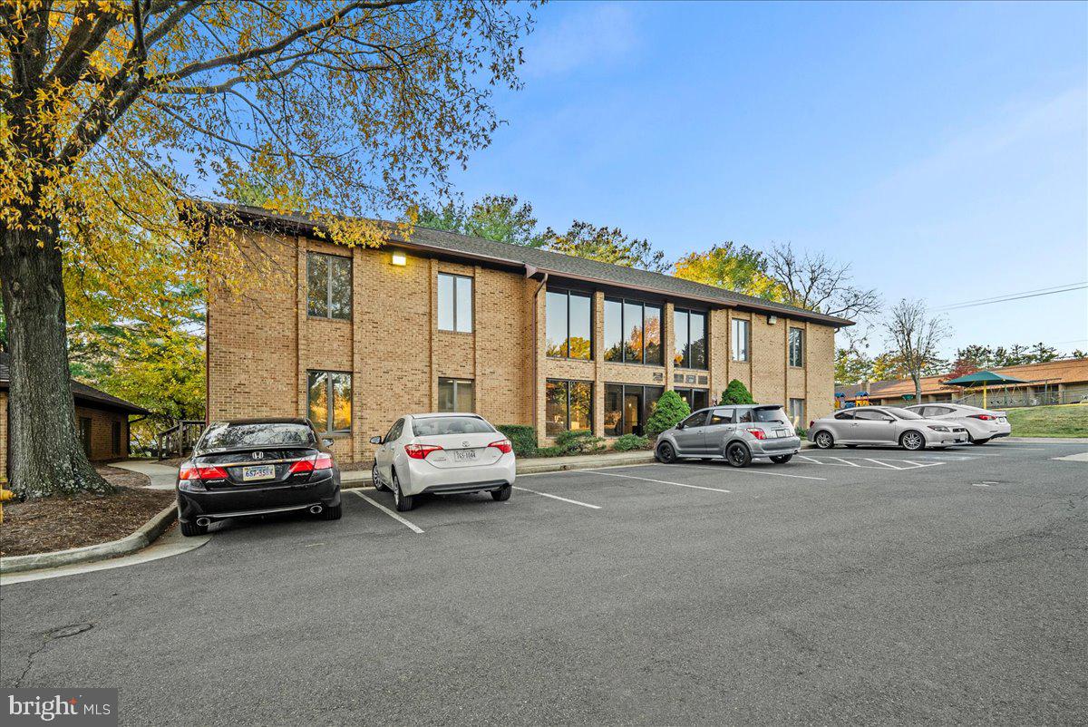 CRESTWOOD PROF CENTER - Commercial Lease