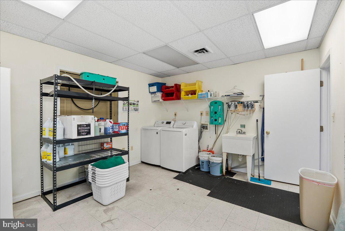 CRESTWOOD PROF CENTER - Commercial Lease