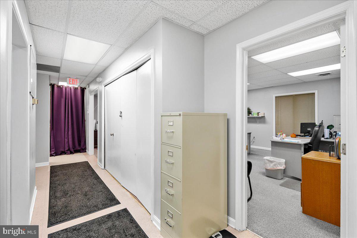 CRESTWOOD PROF CENTER - Commercial Lease